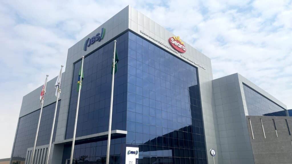 JBS investe R$ 442,9 milhões e inaugura fábrica gigante na Arábia Saudita com planos de dobrar produção
