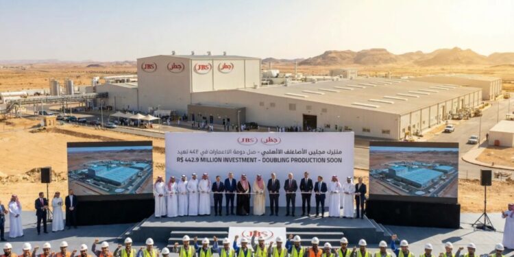 JBS investe R$ 442,9 milhões e inaugura fábrica gigante na Arábia Saudita com planos de dobrar produção
