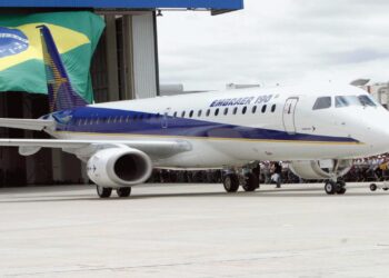 Embraer fecha acordo bilionário para fabricar aviões na Índia e amplia presença global