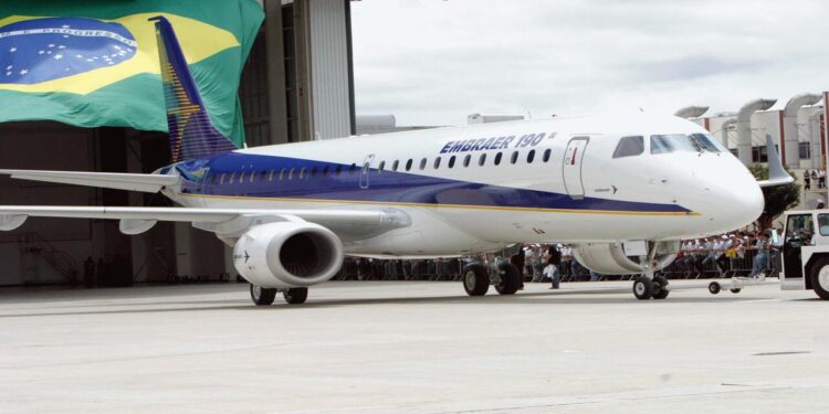 Embraer fecha acordo bilionário para fabricar aviões na Índia e amplia presença global