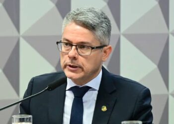 Senador reúne 17 assinaturas e pressiona pela abertura de CPI contra Toffoli e Moraes