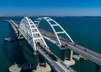 A ponte mais extensa da Europa é um colosso da engenharia moderna que custou R$ 13 bilhões e conecta dois países com estruturas rodoviária e ferroviária