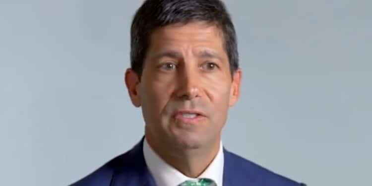 Donald Trump define sucessor de Powell no Fed e aposta em Kevin Warsh