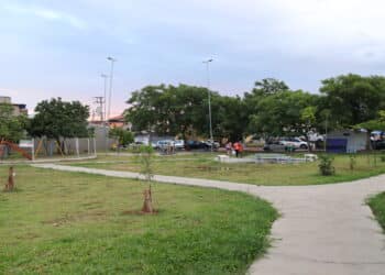 Prefeitura de Sorocaba entrega obras de nova praça revitalizada com estrutura moderna para feira-livre noturna