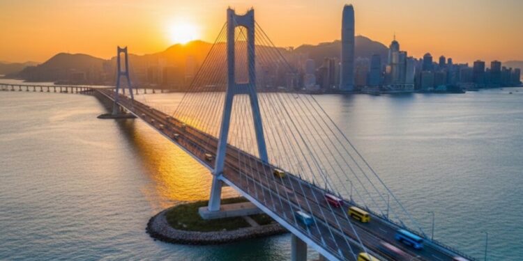 Maior ponte-túnel marítima do mundo custou R$ 100 bilhões, melhorou o tráfego de veículos e transforma o turismo em Hong Kong