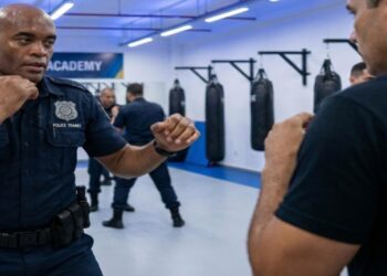 Anderson Silva surpreende e começa preparação para se tornar policial