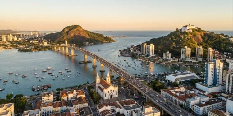 A ilha brasileira perfeita para viver ao unir qualidade de vida de metrópole e tranquilidade do interior