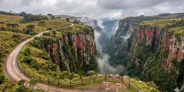 A “Patagônia brasileira” revela o Caminho dos Cânions em Santa Catarina e atrai aventureiros com trilhas e frio intenso
