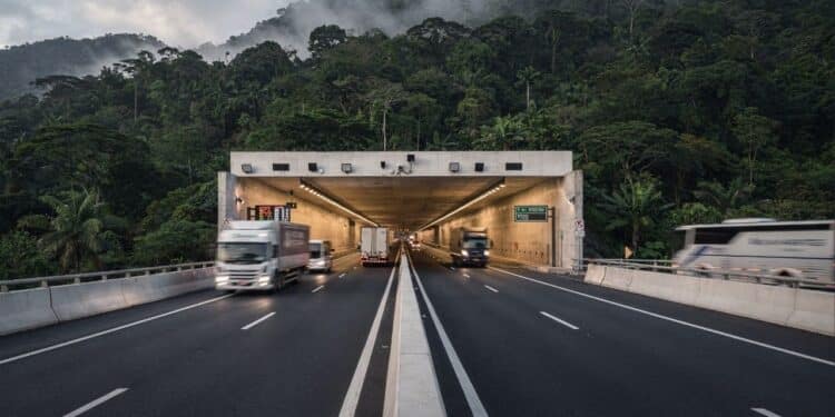 Megaobra na Serra do Mar deve entregar túnel de 6 km até 2027 para conectar regiões do interior ao litoral paulista