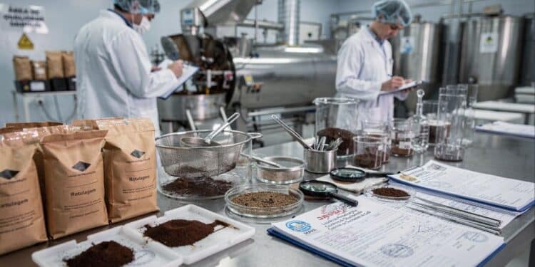 Por segurança sanitária, Anvisa suspende marcas de café conhecidas e manda retirar produtos dos mercados brasileiros