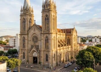 A principal cidade no Norte de Minas Gerais se tornou referência em saúde e qualidade de vida acolhedora