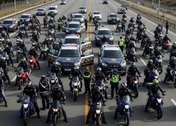 PRF aplica mais de R$ 1 milhão em multas a 500 motociclistas por viagens que não foram permitidas