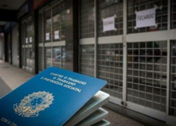 Nova lei altera regras de feriados e impacta trabalhadores de Norte a Sul do país; mudanças entram em vigor em 2026