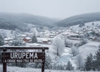 Você vai se sentir na Europa: cidade brasileira encanta com clima frio, arquitetura charmosa e até neve