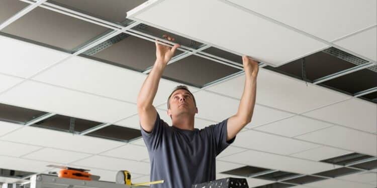 Diga adeus ao teto de gesso: novo revestimento mais econômico transforma o ambiente sem sujeira