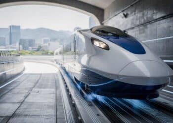 Trem que flutua a 600 km/h desafia rios e túneis, com investimento na casa dos R$ 305 bilhões em um projeto histórico