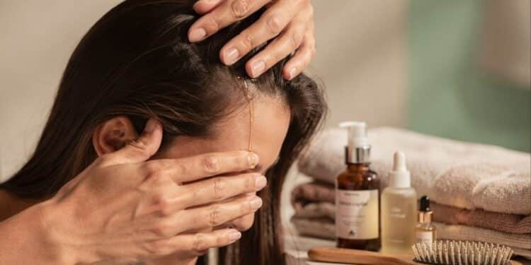 7 hábitos diários que fazem o cabelo crescer mais forte depois dos 35 anos