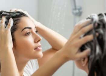 Adeus oleosidade do cabelo: 4 shampoos detox que limpam o couro cabeludo sem ressecar