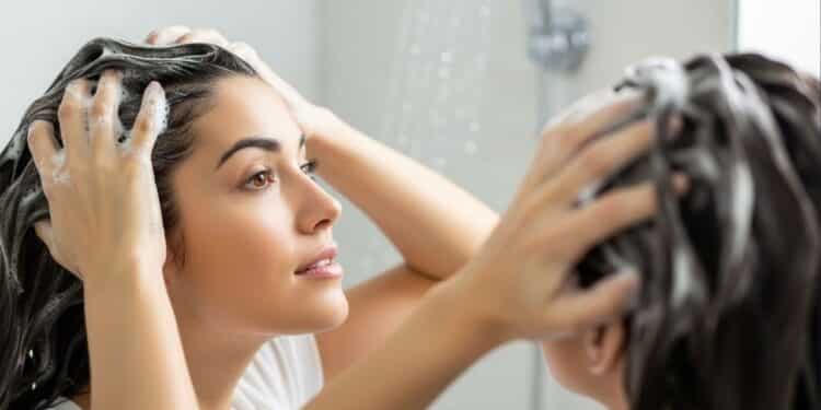 Adeus oleosidade do cabelo: 4 shampoos detox que limpam o couro cabeludo sem ressecar