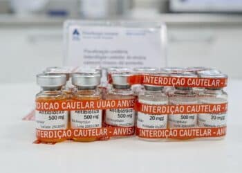 Anvisa determina interdição cautelar de lotes de medicamentos para pneumonia e de anestésico por apresentarem características suspeitas de desvio de qualidade