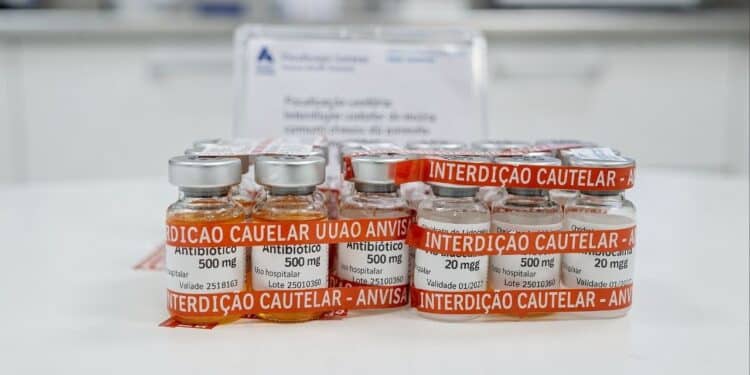 Anvisa determina interdição cautelar de lotes de medicamentos para pneumonia e de anestésico por apresentarem características suspeitas de desvio de qualidade