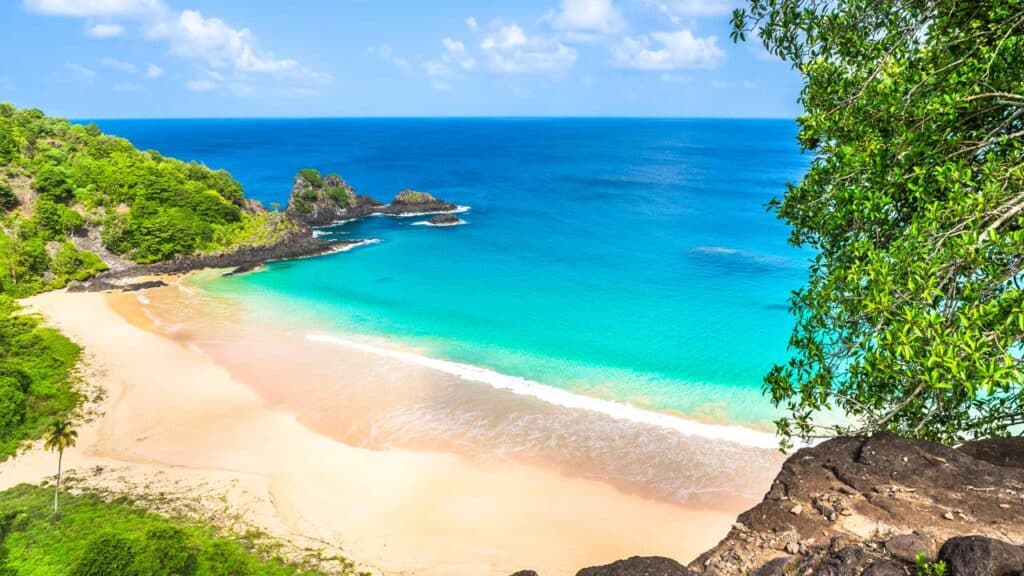 Brasil conquista a melhor praia do mundo e supera destinos famosos como Havaí e Caribe em ranking