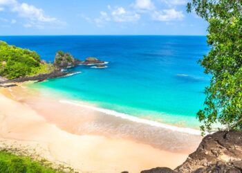 Praia brasileira é eleita a melhor do mundo e supera destinos famosos como Havaí e Caribe