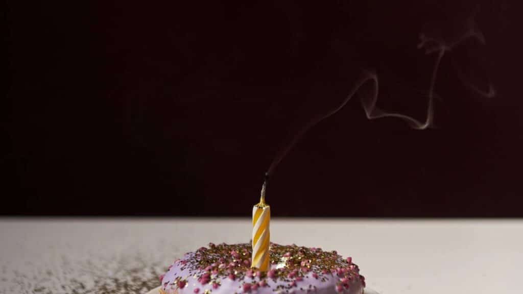 Anvisa bate o martelo e determina o recolhimento de decorações de alimentos com glitter e plástico