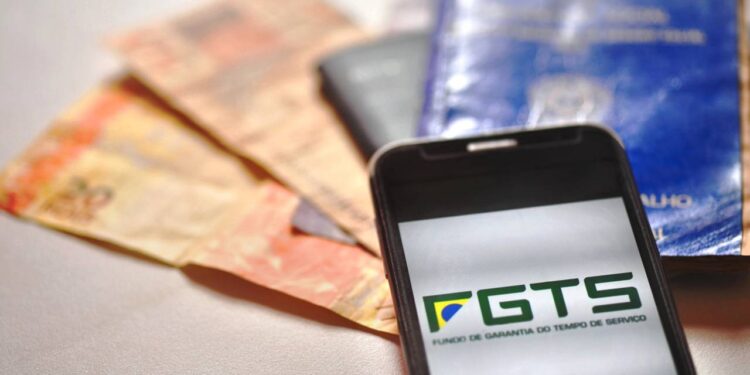 Saque de R$ 6.220 do FGTS já pode cair na sua conta da Caixa Econômica Federal