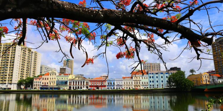 Após os 50 anos, aposentados buscam viver na "Veneza do Nordeste", a cidade eleita a mais tranquila do Brasil