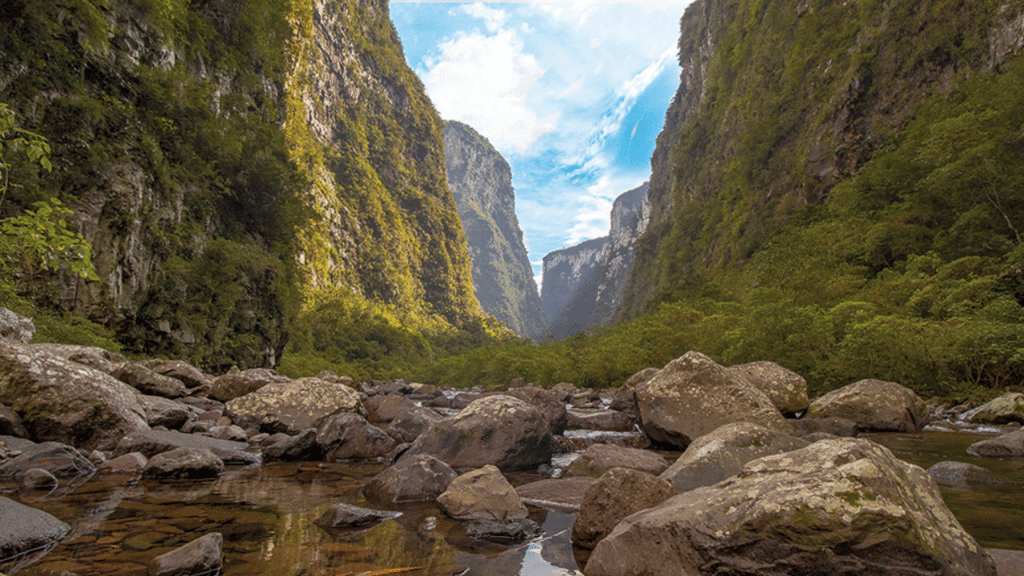 A “Patagônia brasileira” revela o Caminho dos Cânions em Santa Catarina e atrai aventureiros com trilhas e frio intenso