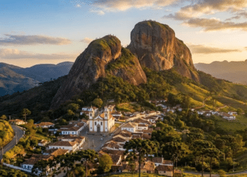 A 185 km de São Paulo, essa cidade guarda uma pedra a 1.950 metros de altitude com vistas dignas de cinema