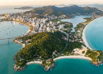 A ilha onde brasileiros estão migrando em massa para viver com uma das melhores qualidades de vida do país