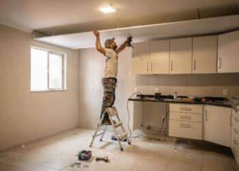 Reforma sem dor de cabeça: nova técnica mais limpa e rápida no teto aposenta o gesso tradicional