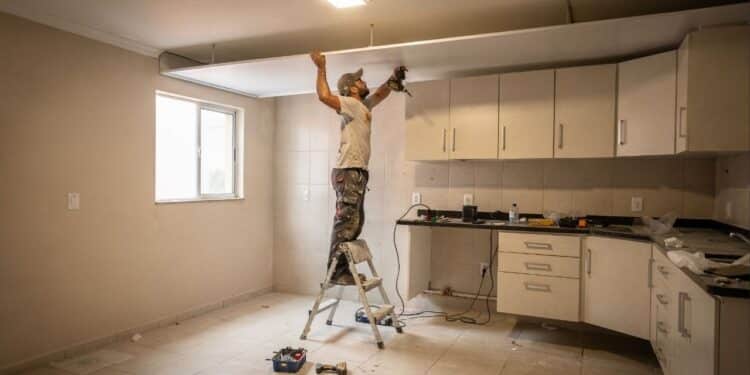 Reforma sem dor de cabeça: nova técnica mais limpa e rápida no teto aposenta o gesso tradicional