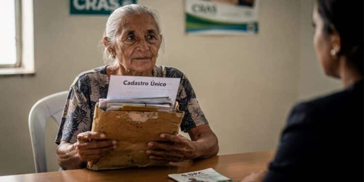 Idosos tem direito a receber mais benefícios fora a aposentadoria em 2026