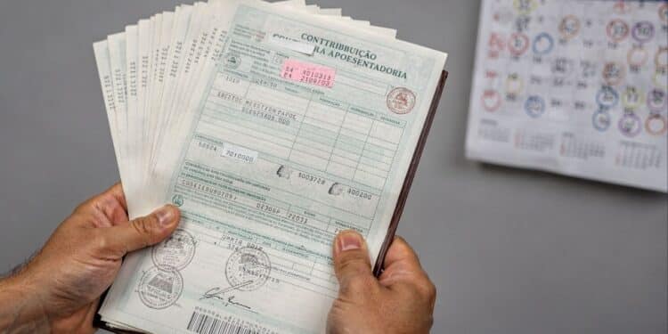 Idosos PRECISAM comprovar 44 anos de contribuição para ter direito a receber a aposentadoria no país