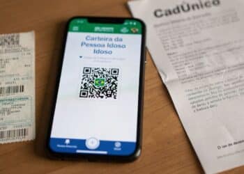 Carteira de idoso oferece benefícios e isenções de pagamentos que os brasileiros não conhecem