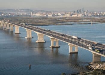 Com nome de time brasileiro, maior ponte da Europa custou 900 milhões e une Portugal ao Brasil