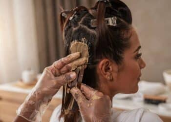 6 opções de tinta sem amônia que cobrem os fios sem agredir o couro cabeludo