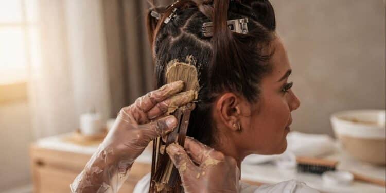 6 opções de tinta sem amônia que cobrem os fios sem agredir o couro cabeludo