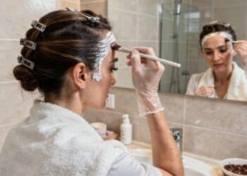 Adeus cabelos brancos: top 7 melhores tintas de farmácia que cobrem os fios sem falhas