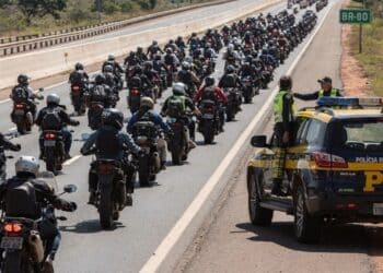 PRF multa 500 motociclistas e soma mais de R$ 1 milhão por viagens consideradas não permitidas