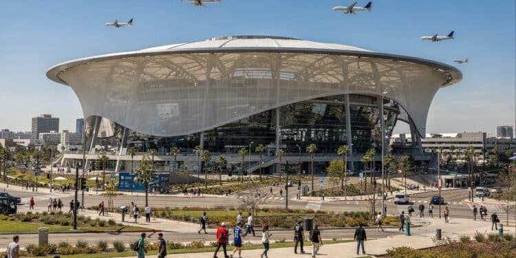 Estádio subterrâneo de US$ 5 bilhões vira símbolo de inovação e disputa urbana em Los Angeles