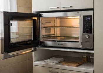 Chega de micro-ondas: eletrodoméstico mais eficiente ganha força e pode dominar cozinhas em 2026