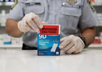 Anvisa determina a proibição e apreensão da fita para clareamento dental