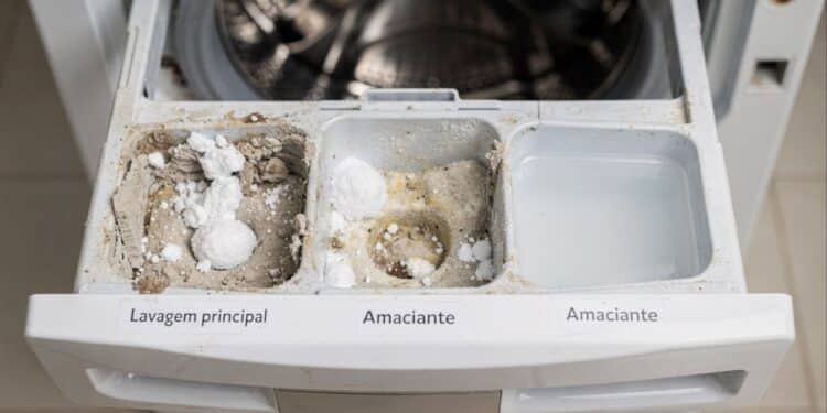 Muita gente erra na hora de usar a gaveta da lavadora e acaba desperdiçando sabão ou deixando cheiro ruim nas roupas