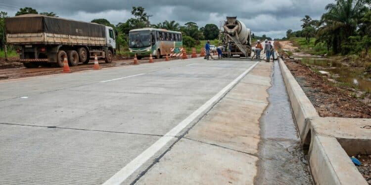 Trecho da BR-222 no Maranhão recebe R$ 622 milhões em obras com concreto e drenagem para impulsionar segurança