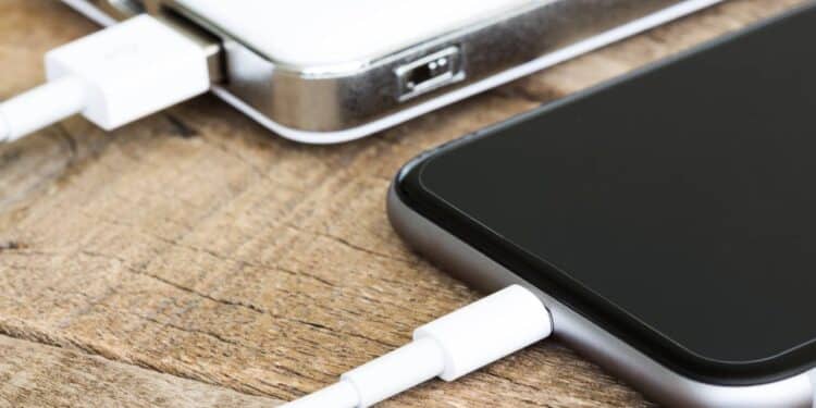 Seu celular pode demorar horas para carregar se você usar o USB errado