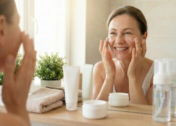 Os 5 cremes antirrugas baratinhos que ajudam a manter a pele mais jovem, firme e com brilho natural no dia a dia